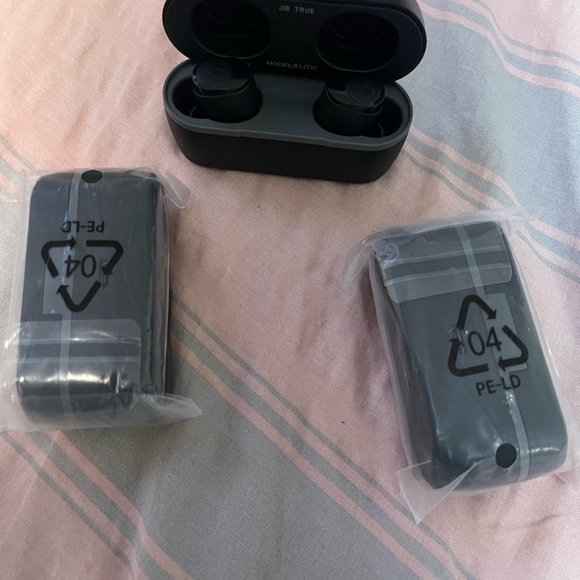 Skullcandy Jib true txt 2 wireless earbud - Picture 2 of 2